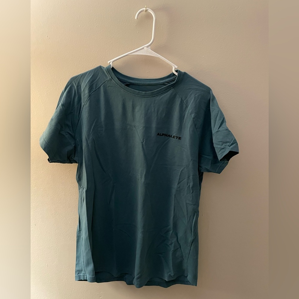 Men’s (M) Alphalete Performance Tee